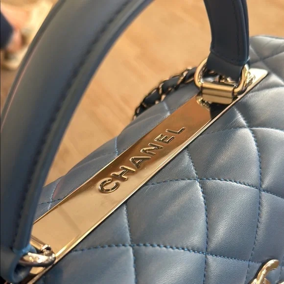 Chanel Blue Quilted Shoulder Bag with Chain Strap - Picture 4 of 17
